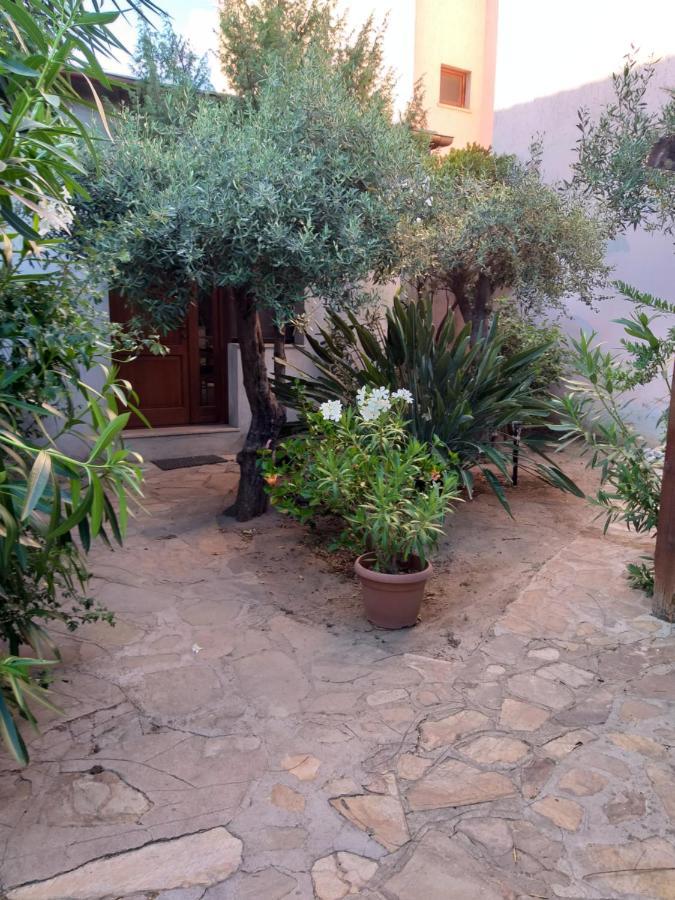 I Ginepri Guest House Olbia Bagian luar foto